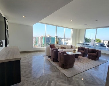 750 S Kingsley Drive - Photo Thumbnail 3