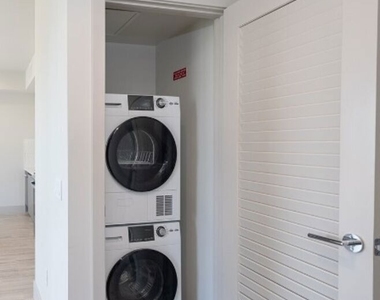 750 S Kingsley Drive - Photo Thumbnail 10