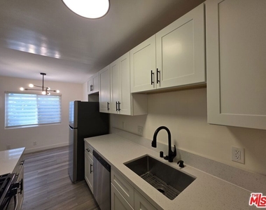 3707 S Canfield Avenue - Photo Thumbnail 17