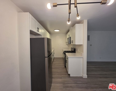 3707 S Canfield Avenue - Photo Thumbnail 14