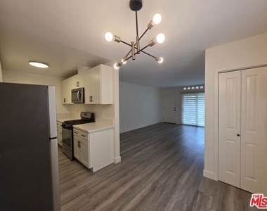 3707 S Canfield Avenue - Photo Thumbnail 15