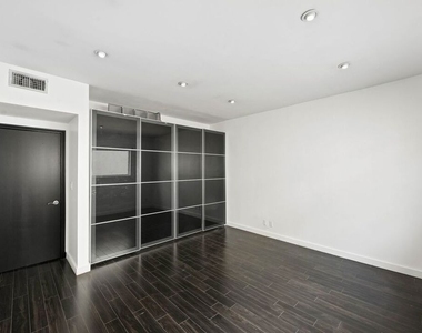 825 S Le Doux Road - Photo Thumbnail 11
