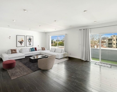 825 S Le Doux Road - Photo Thumbnail 2