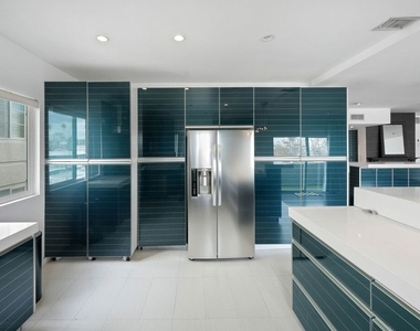 825 S Le Doux Road - Photo Thumbnail 6