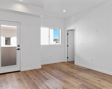 10825 Hartsook Street - Photo Thumbnail 10