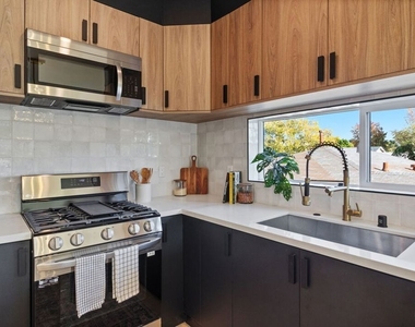 10825 Hartsook Street - Photo Thumbnail 2