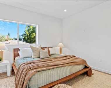 10825 Hartsook Street - Photo Thumbnail 8