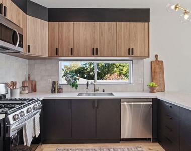 10825 Hartsook Street - Photo Thumbnail 3