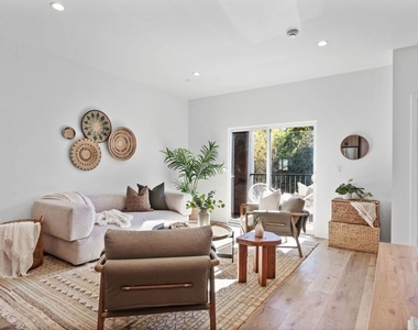 10825 Hartsook Street - Photo Thumbnail 4