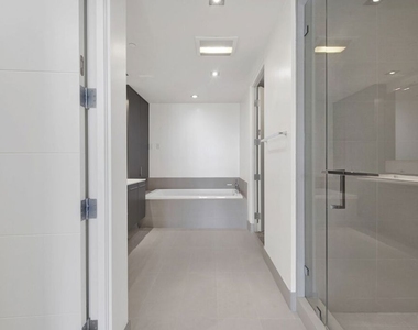 432 N Oakhurst Drive - Photo Thumbnail 9