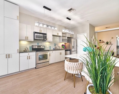 3810 Wilshire Boulevard - Photo Thumbnail 7