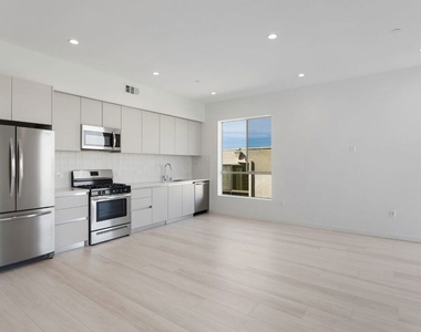 1827 Midvale Avenue - Photo Thumbnail 11