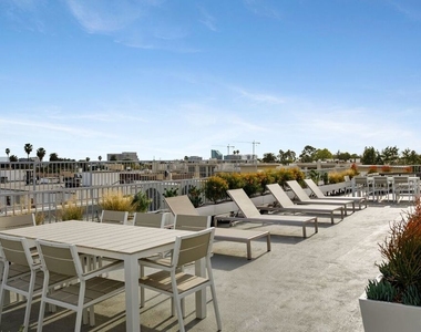 1827 Midvale Avenue - Photo Thumbnail 26