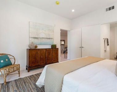 1827 Midvale Avenue - Photo Thumbnail 13