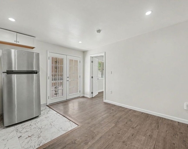 2153 Glendon Avenue - Photo Thumbnail 6