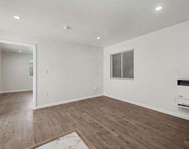 2153 Glendon Avenue - Photo Thumbnail 8