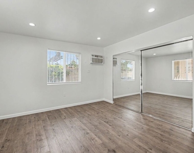 2153 Glendon Avenue - Photo Thumbnail 9