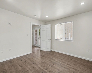 2153 Glendon Avenue - Photo Thumbnail 10
