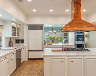 1185 Corsica Drive - Photo Thumbnail 7