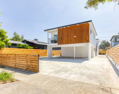 2318 Glover Place - Photo Thumbnail 14