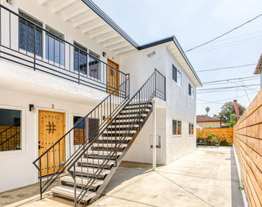 2318 Glover Place - Photo Thumbnail 12