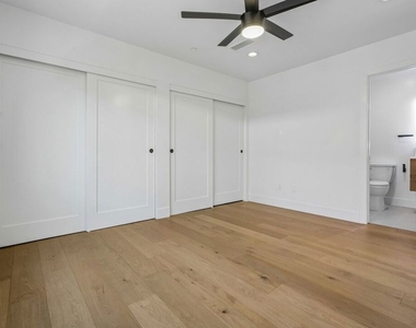 6521 Homewood Avenue - Photo Thumbnail 12