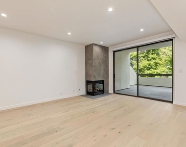 2142 Century Park Lane - Photo Thumbnail 6