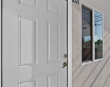 1809 N Avon Street - Photo Thumbnail 5