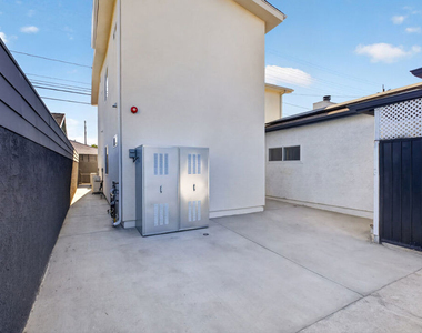 1809 N Avon Street - Photo Thumbnail 2