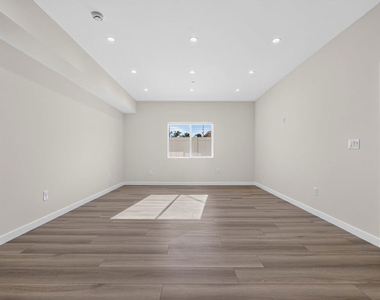 1809 N Avon Street - Photo Thumbnail 7