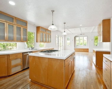 333 S Mccarty Drive - Photo Thumbnail 6