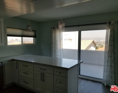 5652 Glenford Street - Photo Thumbnail 7