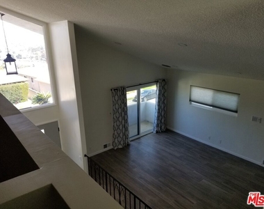 5652 Glenford Street - Photo Thumbnail 44