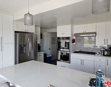 5652 Glenford Street - Photo Thumbnail 9