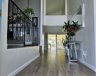 5652 Glenford Street - Photo Thumbnail 3