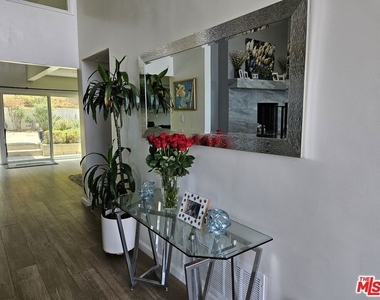 5652 Glenford Street - Photo Thumbnail 4