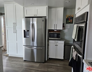 5652 Glenford Street - Photo Thumbnail 8