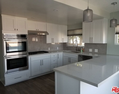 5652 Glenford Street - Photo Thumbnail 5