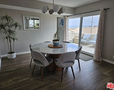5652 Glenford Street - Photo Thumbnail 14