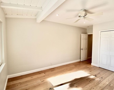 5415 Coldwater Canyon Avenue - Photo Thumbnail 13