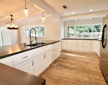 5415 Coldwater Canyon Avenue - Photo Thumbnail 14