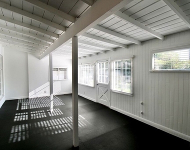 5415 Coldwater Canyon Avenue - Photo Thumbnail 27