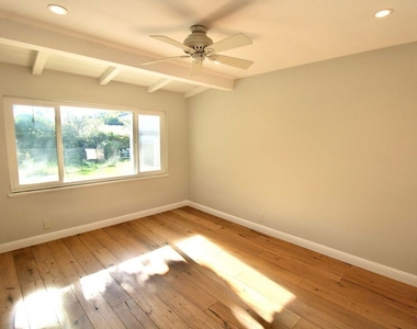 5415 Coldwater Canyon Avenue - Photo Thumbnail 12