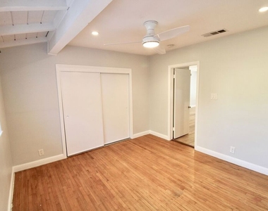 5415 Coldwater Canyon Avenue - Photo Thumbnail 23