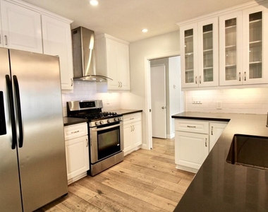 5415 Coldwater Canyon Avenue - Photo Thumbnail 17