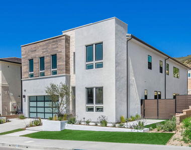20601 W Overlook Court - Photo Thumbnail 1