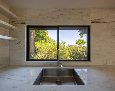 13302 Mulholland Drive - Photo Thumbnail 11