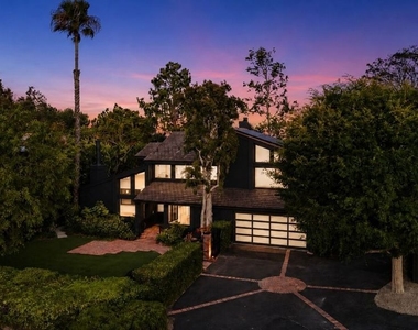 13302 Mulholland Drive - Photo Thumbnail 35