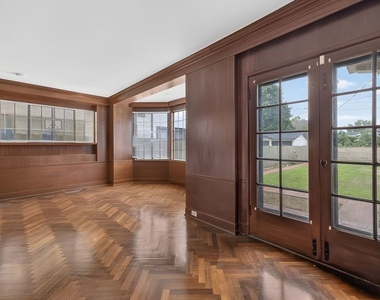 2215 W 21st Street - Photo Thumbnail 22