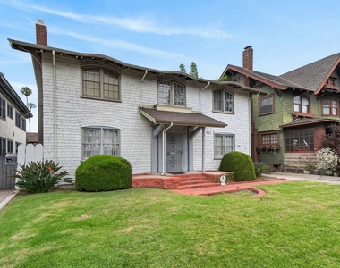 2215 W 21st Street - Photo Thumbnail 1